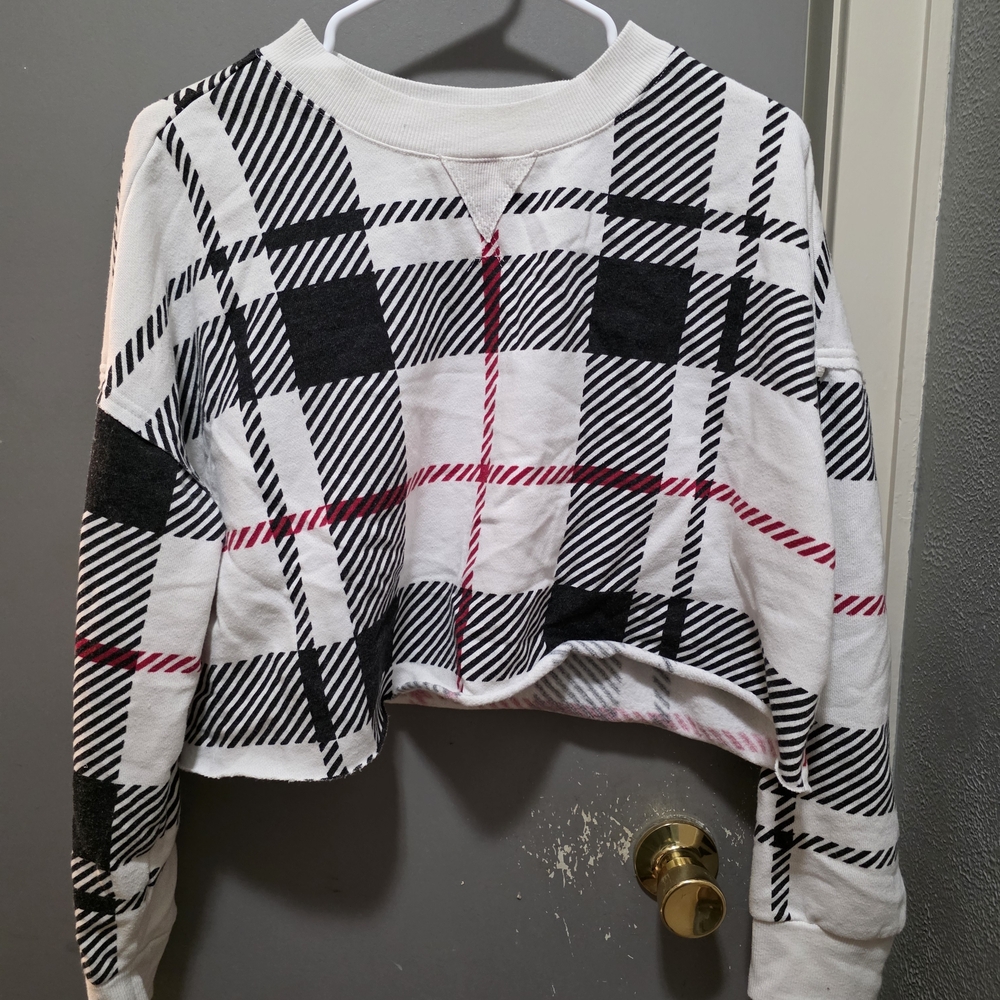 Colsie Plaid Sweater in Black, White, and Red